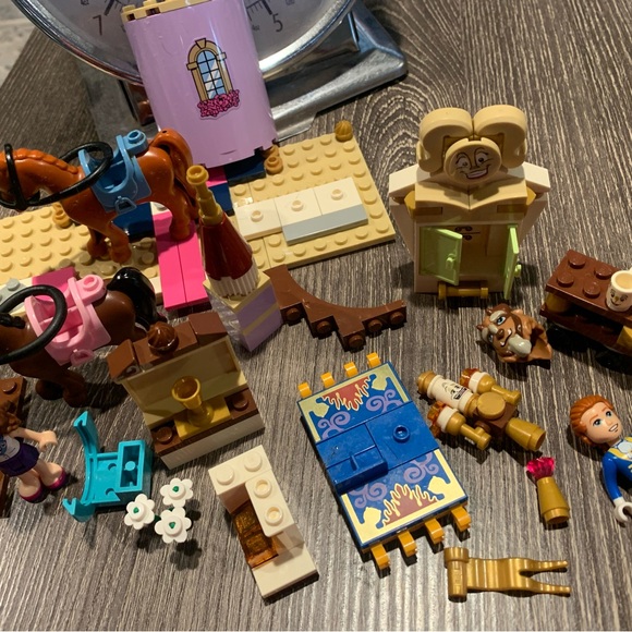 LEGO 1 lb. Bag Miscellaneous Pieces Lego Friends - Picture 9 of 11